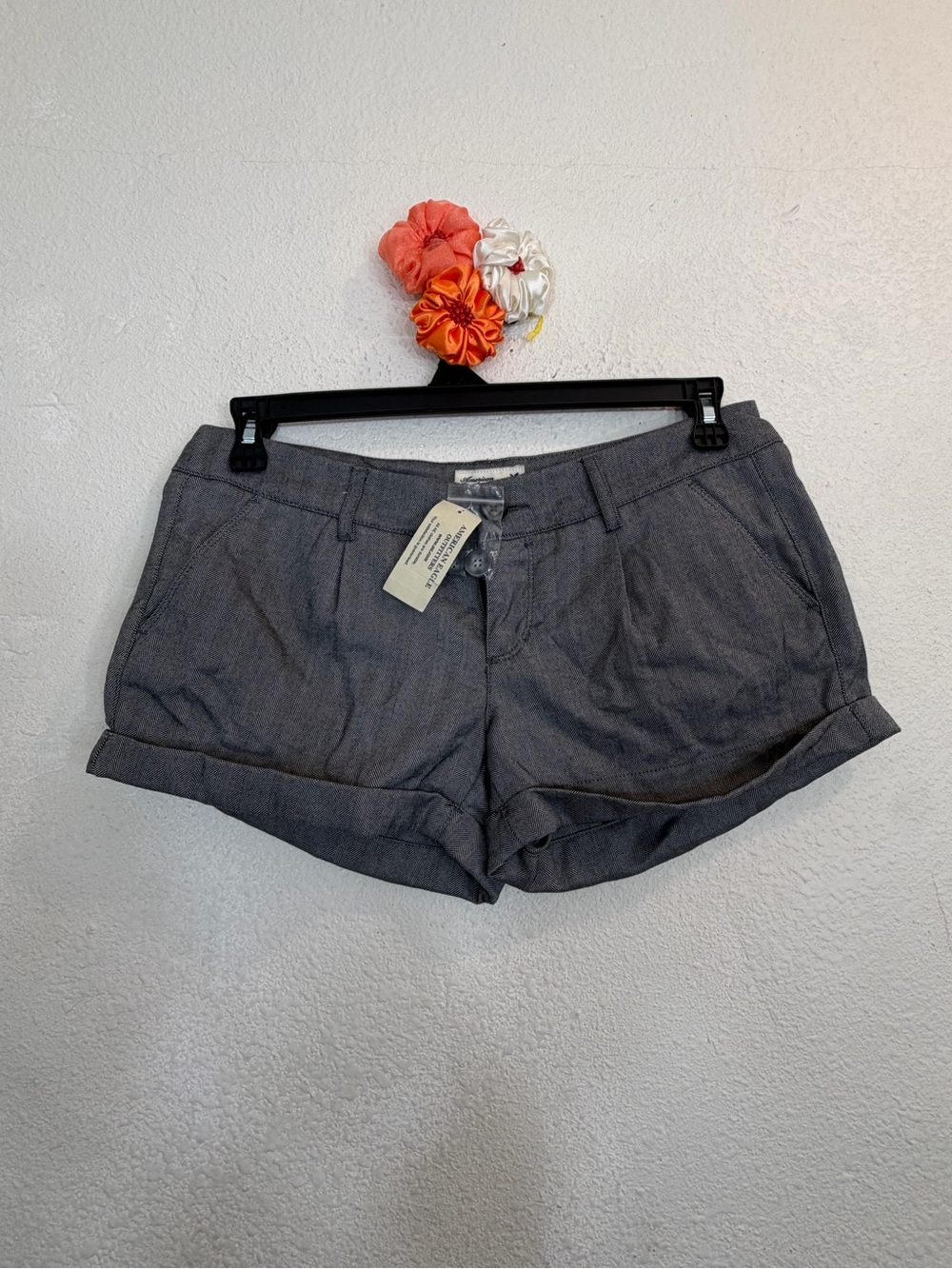 NWT Y2K American Eagle Gray Herringbone Cuffed Shorts Size 4 Low Rise